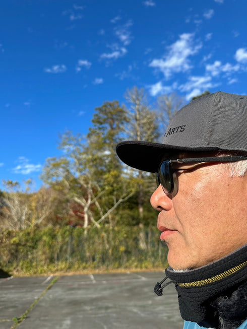 フラットバイザーキャップ